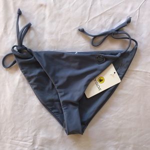 Body Glove | Tie Side Iris | STORM color Bikini Bottom M | NWT